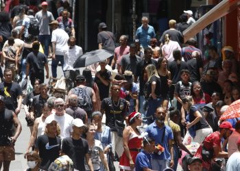 Negros acreditam mais em empresas do que no poder público, diz estudo