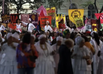 Caravanas saem de SP rumo à Marcha das Mulheres Negras em Brasília