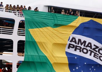 Por justiça climática e social, barqueata reúne movimentos em Belém