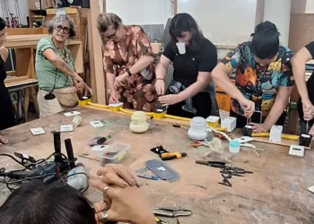 “Divisão sexual do trabalho não desapareceu”, diz influencer feminista