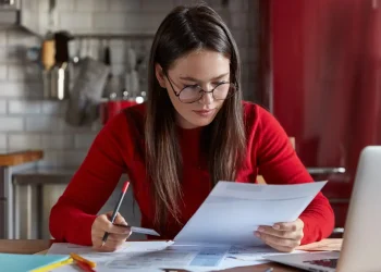 veja dicas para conciliar trabalho, qualificação e saúde mental