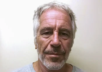 Departamento de Justiça dos EUA libera mega-lote de documentos do caso Epstein