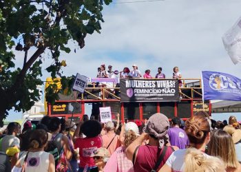 Mulheres protestam contra feminicídio e pedem maior presença do Estado