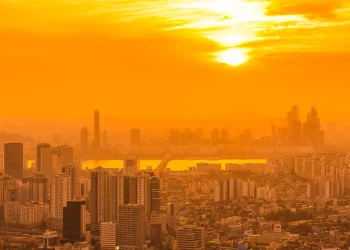 Como o corpo humano reage ao forte calor?