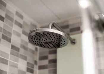 banho quente ou frio? Veja o que diz a ciência