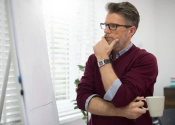 Presidente da PwC diz que maioria dos líderes esqueceu “o básico” em relação à IA