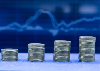 Saiba como investir em ações, renda fixa, fundos e no exterior com Selic em 15%