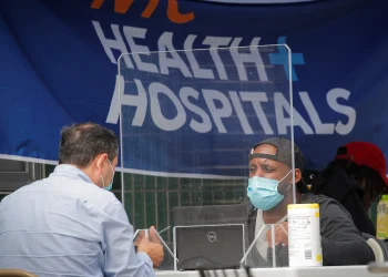 Aeroportos da Ásia retomam protocolos de saúde da Covid após surto de Nipah