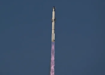 SpaceX negocia fusão com xAI antes de IPO, diz fonte