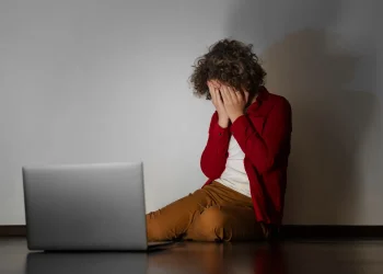 Gigantes das redes sociais encaram processos históricos sobre segurança infantil