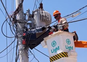 Light recebe multa de R$ 200 mil por dia por falta de energia em Copacabana e no Leme