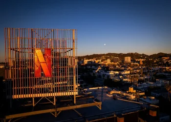 Balanço da Netflix, Davos, emprego nos EUA e mais destaques desta terça-feira