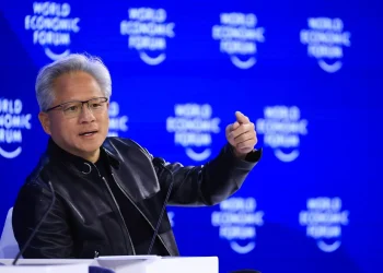 CEO da Nvidia diz que boom da IA criará mais empregos para encanadores e eletricistas