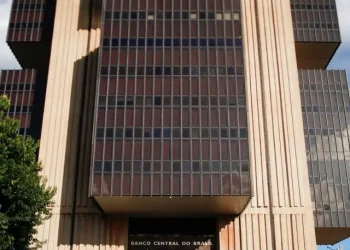 Bolsa nas máximas, Selic estacionada e preço da gasolina; veja os destaques da semana