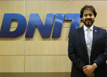 Governo exonera diretor do Dnit suspeito de receber propina do Careca do INSS