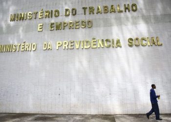 Projeto reestrutura carreiras e salários de servidores federais – Notícias