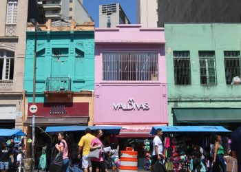 Consumo das famílias compensa juros e leva desemprego ao menor nível