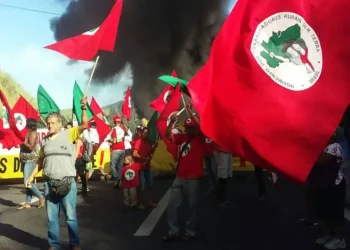 Em ano eleitoral, Lula estreita laços com MST e acelera desapropriações