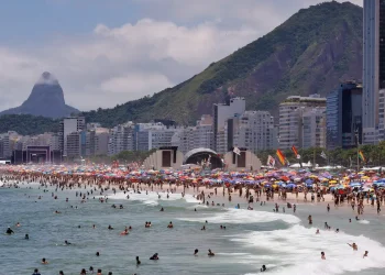 Ressaca leva bombeiros a realizarem 547 salvamentos nas praias do Rio