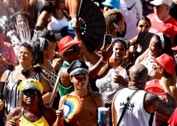Ativistas denunciam ‘blackface’ em fantasias de carnaval