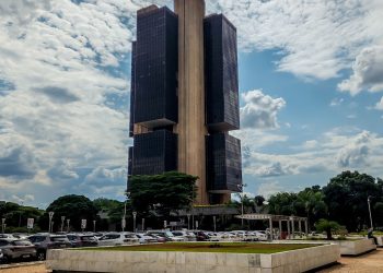 Juros subiram para famílias e empresas em janeiro, mostra BC