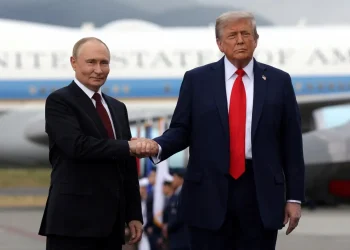 Com “negócios tremendos” em jogo, Trump tira a Rússia do gelo