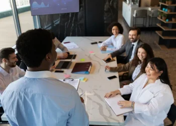 Reuniões cansativas e pouco produtivas? Veja dicas de gestão para melhorar isso