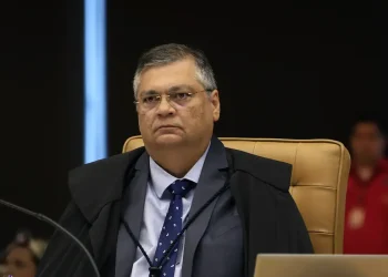 Decisão de Flávio Dino amplia pressão no Congresso por lei sobre supersalários