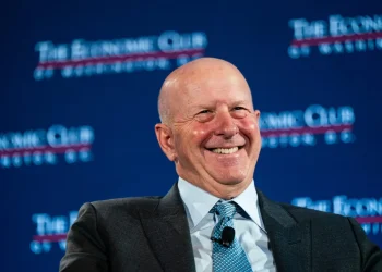 Veja o salário dos CEOs que ganharam mais entre gigantes como Disney e Goldman Sachs