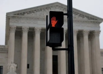 Líderes globais reagem com cautela e estudam retaliações a novas tarifas de Trump