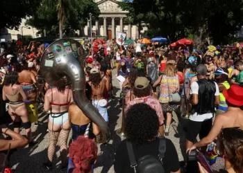 Quando é o Carnaval em 2027?