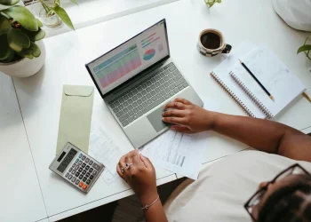 Empresas tem até o fim da semana para conferir eSocial e dados de igualdade salarial