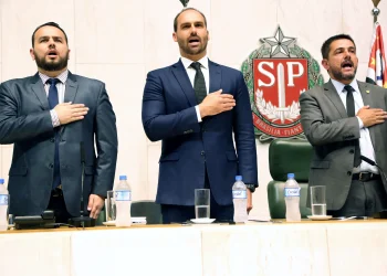 Aliado de Eduardo adota sobrenome Bolsonaro e sugere candidatura contra Tarcísio