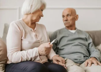 Doença cerebral silenciosa pode quadruplicar risco de demência, aponta estudo nos EUA
