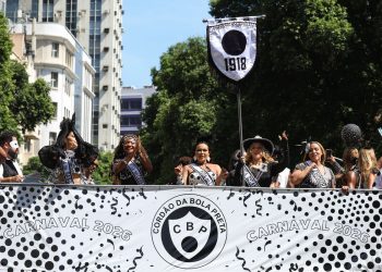 Cordão do Bola Preta celebra tradição de 107 carnavais no Rio