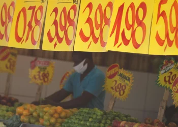 Guerra no Irã já tem impacto em fertilizantes e preço dos alimentos pode subir