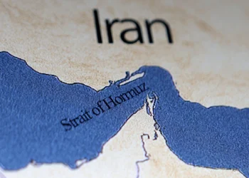 Controle de Irã sobre Ormuz está mais firme do que nunca após um mês de guerra