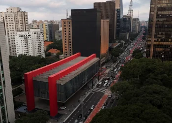 Economia do Brasil deve desacelerar em 2026 com exterior e eleições, dizem analistas