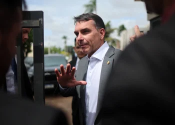 Estratégia de moderação de Flávio Bolsonaro ainda não convence eleitor, indica Quaest