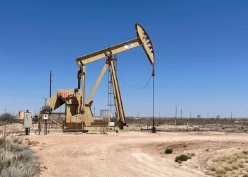 Petróleo volta a subir enquanto mercados esperam liberação de reservas