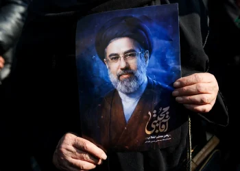 Base de apoio em declínio é desafio para novo líder do Irã e República Islâmica