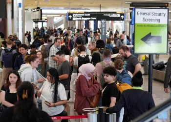 entenda o impasse orçamentário que fez Trump ameaçar enviar ICE para aeroportos