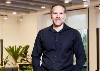 Para o SoftBank, o momento, no Brasil, é de observar, acompanhar e esperar