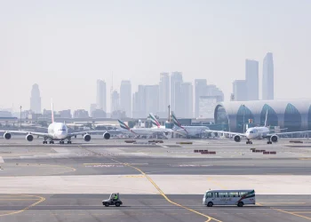 Ataques no Irã esvaziam aeroporto de Dubai, um dos mais movimentados do mundo