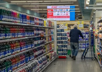 Em recuperação extrajudicial e fora do Ibovespa, GPA e Raízen caem mais de 20% no mês