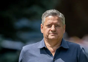 Co-CEO da Netflix explica por que desistiu da disputa pela Warner Bros