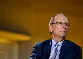 Larry Fink vê risco de IA ampliar distância entre ricos e o restante da população