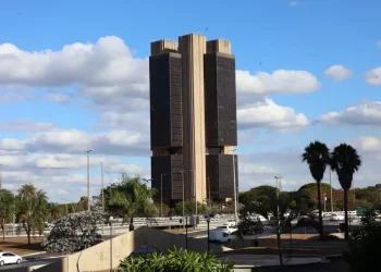 decisões de juros no Brasil e nos EUA são foco