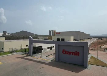Eternit fatura R$ 1,4 bi e aposta para além das telhas: construções industrializadas