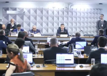 CPMI do INSS aprova convocação de cunhado, ex de Vorcaro e diretores do Master